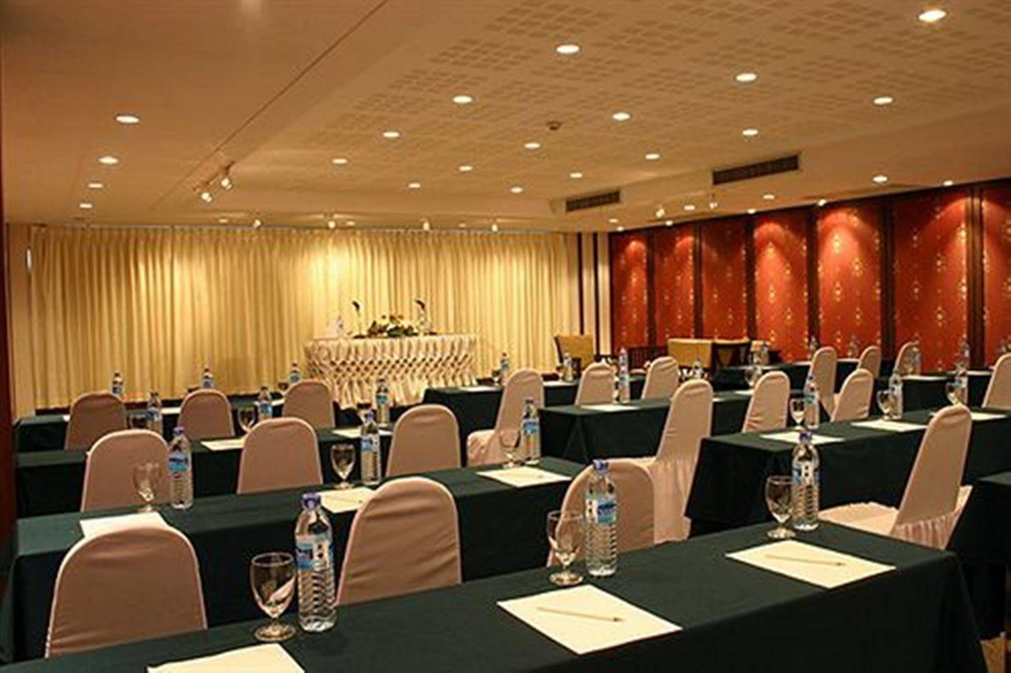 Royal Peninsula Hotel Chiangmai Chiang Mai Exteriör bild
